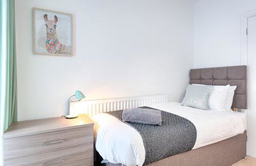 4-Bed Contractor Home - Garden - Near M4 & City - Foto 10