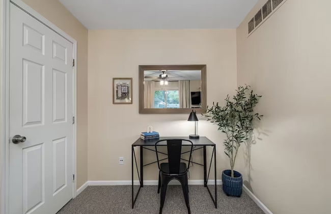 Chic Remodeled Retreat Near Emu: Easy Commute 2 Bedroom Apts - Foto 11