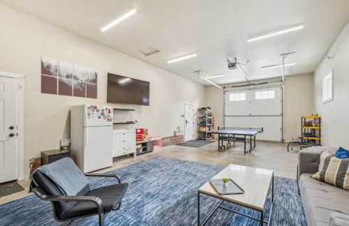 Mountain Retreat with Hot Tub, Game Room and Yard home - Foto 7