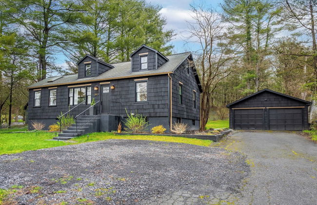 Charcoal Chalet by Avantstay A+ Design w/ Firepit - Foto 33