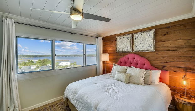 Pinnacle Port A502 - Updated 3 Bedroom . Free Fun! Boat Ramp Access! Condo by RedAwning - Foto 2, Habitación