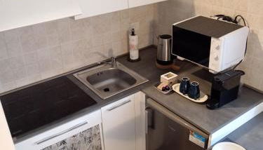 Domus Cassinis Metro and trains at your doorstep - Foto 5