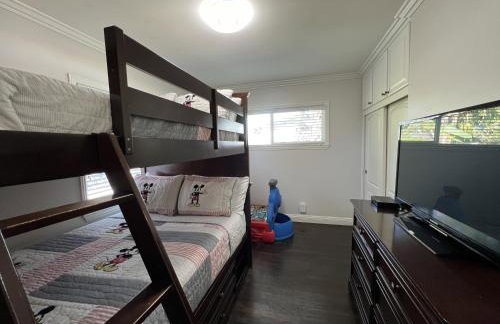 Gorgeous Pool Home 1/2 Mile Walk to Disney - Foto 18