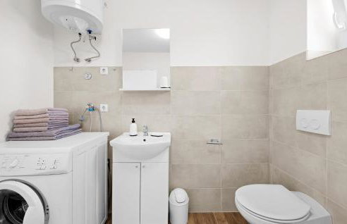 Cozy Apartment In Dragisici With Wifi - Photo 23