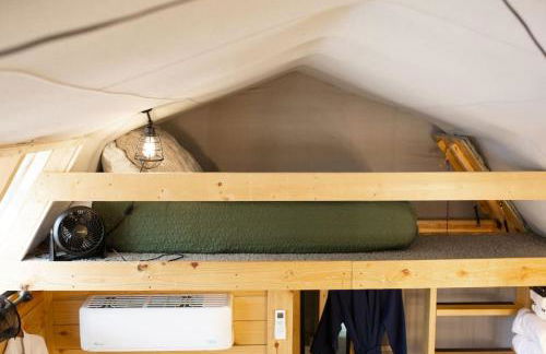 Meadow View Romantic Nature Stay w Barn, Outdoor Tub and Sauna - Foto 15