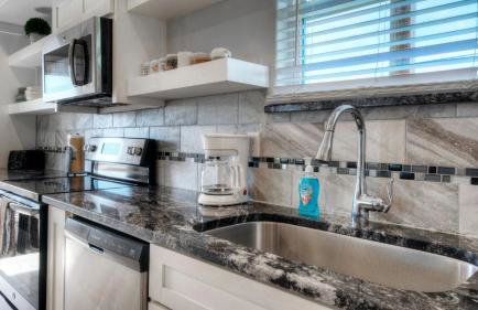 Sleeps 28 2 Homes w/ Boat Dock & Waterfront Pool Laguna Village Haven - Foto 106