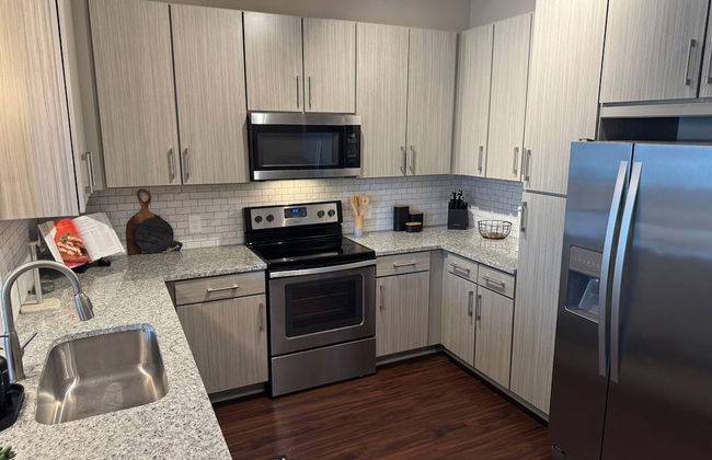 Ebony Ivory Midtown King Bed - Foto 9