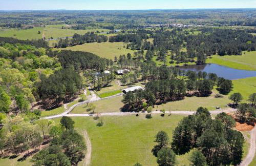 Spacious Alabama Retreat - Deck, Grill and Fire Pit! - Foto 38
