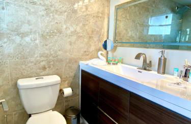 Modern waterfront apartment with Miami Skyline view, free parking 5 mins drive to Miami Beach - Foto 42