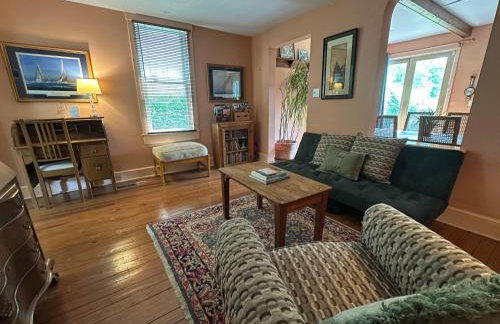 Unique Eastport Bungalow w Yard - Foto 18