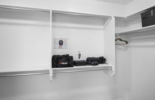 Charming Family Stay w Arcade Theatre Ski Haven Walking trails and river walk in backyard - Foto 29