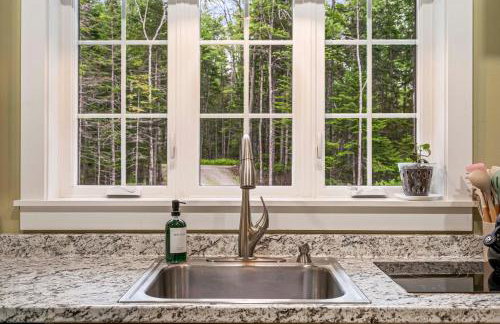 Secluded Bungalow Near Acadia and Bar Harbor -Private, Pet Friendly, Fire Pit - Foto 25