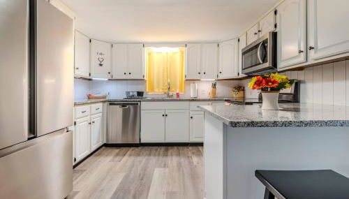 Peaceful 3BR Home Near SU, Sports Fields, Civic Center, Zoo & Ocean City - Foto 5, stove, dishwasher, toaster