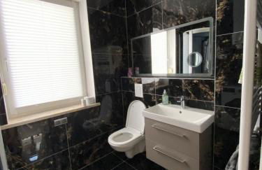 Modernes Stadthaus im Zentrum, 10 Betten 3 Schlafzimmer - Photo 2