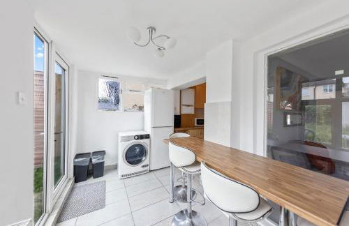 Lesley House 4 bed villa TV Internet Garden - Foto 21