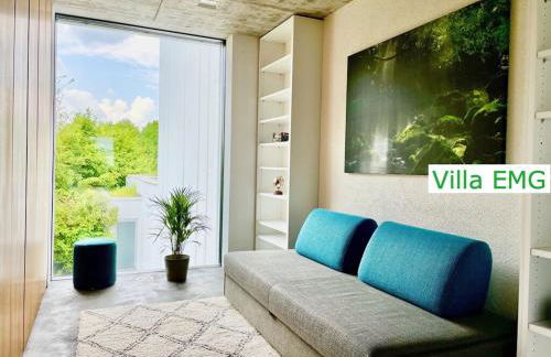 Luxus Design Ferienhaus Villa EMG Bensheim nah Frankfurt, Heidelberg mit Sauna, Schwimmteich, Garten für Familien und Gruppen bis 17 Personen - Foto 29