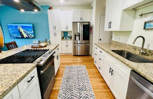 Luxury 2/2 private oasis w/Hot Tub walk to Beach - Foto 32