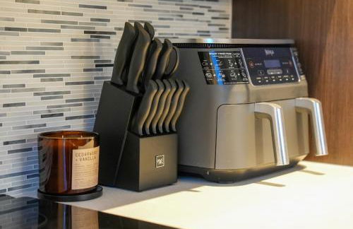 2 Bedroom Condo Cambridge With Balcony, Pool,Gym,Garage Parking - Foto 27