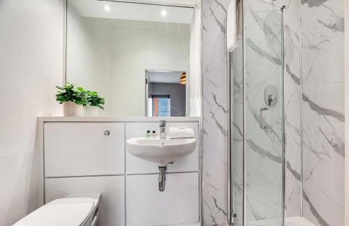 Ropewalks Retreat IV Sleeping 6 Guests with Parking and Balcony - Photo 12