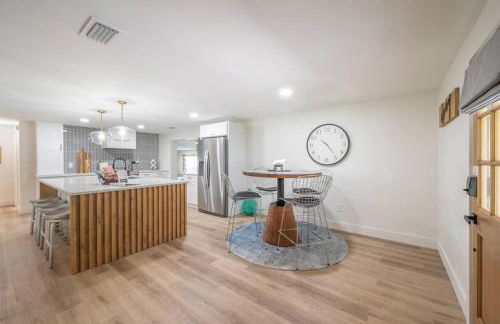 Contemporary Oaks | Heated Pool + Screened Lanai - Foto 5