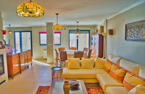 Lujo y vistas panorámicas en primera línea de mar - Foto 12