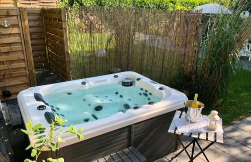 GartenLoft mit Outdoor Whirlpool und Garten - Foto 2