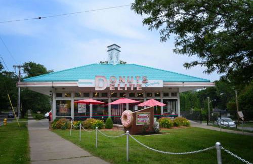 Private Attic room in shared home Near U of R - Photo 24