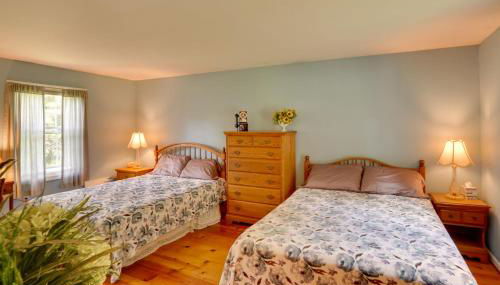 Cozy Pittsfield Gem with Deck, Gazebo and Fireplace - Foto 5