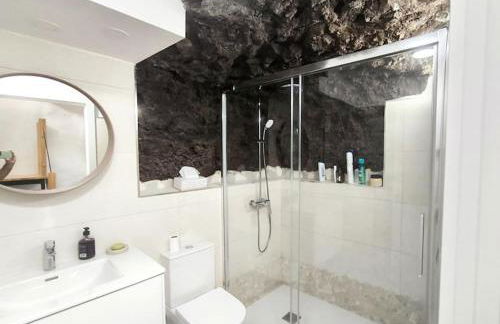 Tufia Cave Beach Home Preciosa casa cueva en frente del oceano - Foto 5