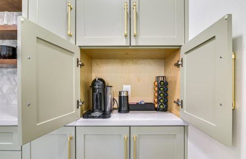 Walk to Shops and Eats! Couples Retreat in Galveston - Foto 17