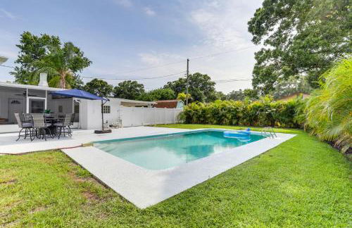 Bright Pinellas Park Getaway with Private Pool! - Foto 1