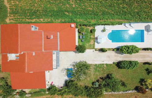 Two-Bedroom Apartment In Ostrvica - Photo 16