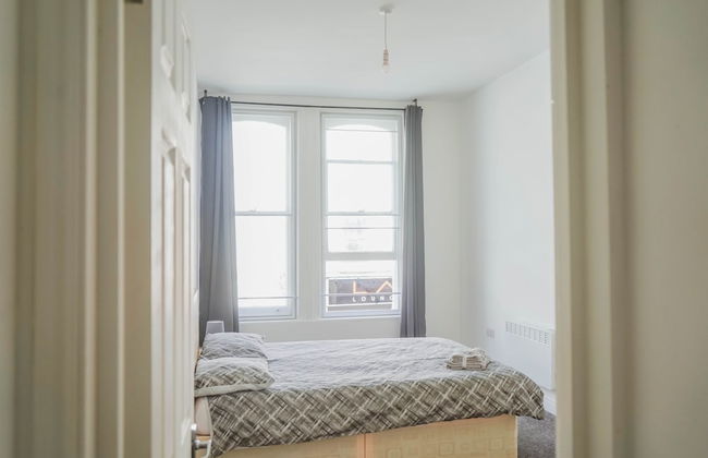 1 Bed Flat in Pedestrianized High Street - Foto 3