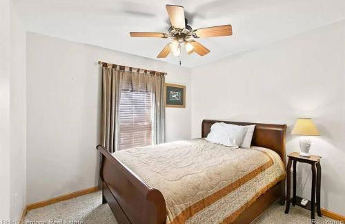 Newer Cottage on the Lake, ample space for boats - Foto 13