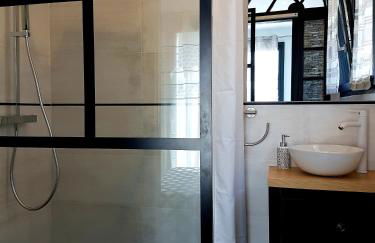 LES VAGUES, terrasse rez-de-ch, parking gratuit, lits faits, animal bienvenu et tout à pied - Foto 39