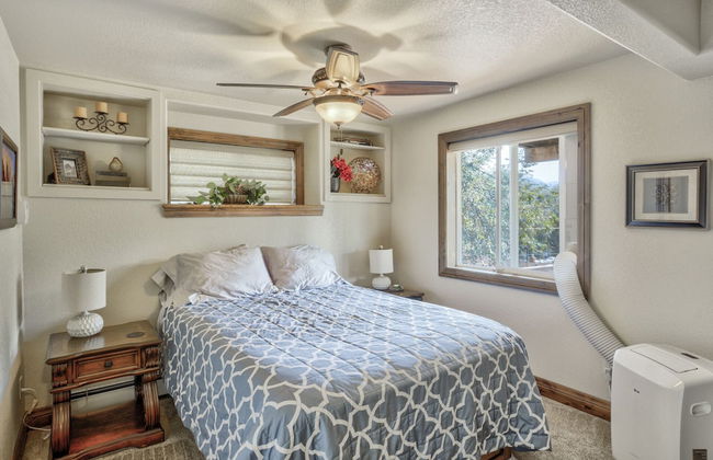 2brdowntown Occmountain Views & Grill - Photo 5