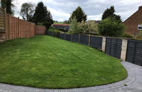 Luxurious 3 bedroom house now with FULL FIBRE INTERNET Shangri la in village of Alfrick with driveway parking for 3 cars in an area of outstanding natural beauty, superb walking,close to Worcester, Malvern showground, theatre, Malvern hills, dogs welcome - Photo 25