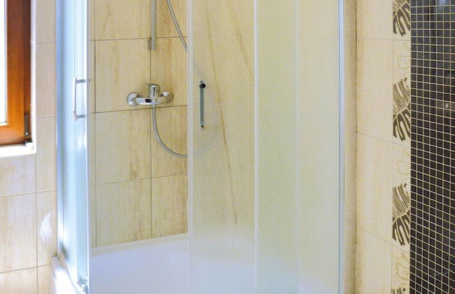 Beautiful Apartment in Prime Lakeside Spot - Photo 16