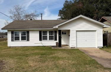 The Crew House 2BR 1BA Near Refineries - Foto 1