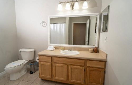 Magical Themed 3BR Townhouse Near the Parks - Foto 114