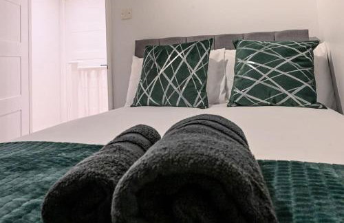 Luxury 2 Bed Maisonette with Parking Near Tube - Foto 22