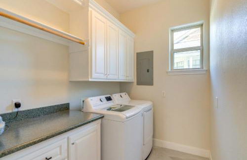 Spacious and Modern Home in Montgomery with Deck! - Foto 22