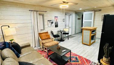High Noon Hideout Tiny Home in Springtown TX - Foto 2