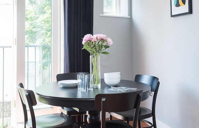 Spacious 2 Bed - Battersea High Street - Photo 37