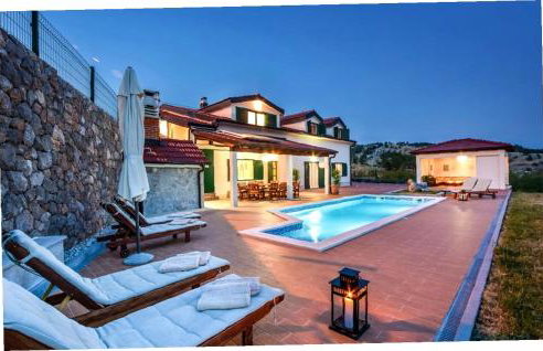 Holiday home Svilaja I Heated pool, family retreat - Photo 46