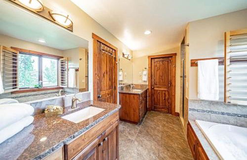 Upscale Hot Tub Wildlife Views - Photo 30