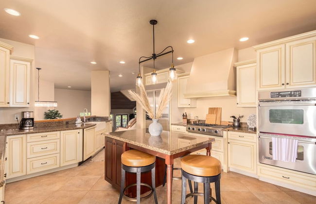 Amberwood Estate w 5 Showers Spa Mtn Views - Photo 11