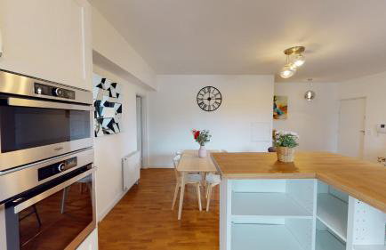 Live Like a Local Stylish 2BR with Balcony & Parking - Foto 11