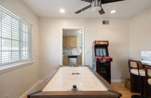 Sunlit Oasis with Heated Pool and Jacuzzi 20 minutes to Disneyland - Foto 33