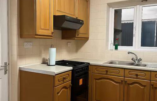 Elegant & Cozy 3 Bed End Terraced Stay - Foto 31
